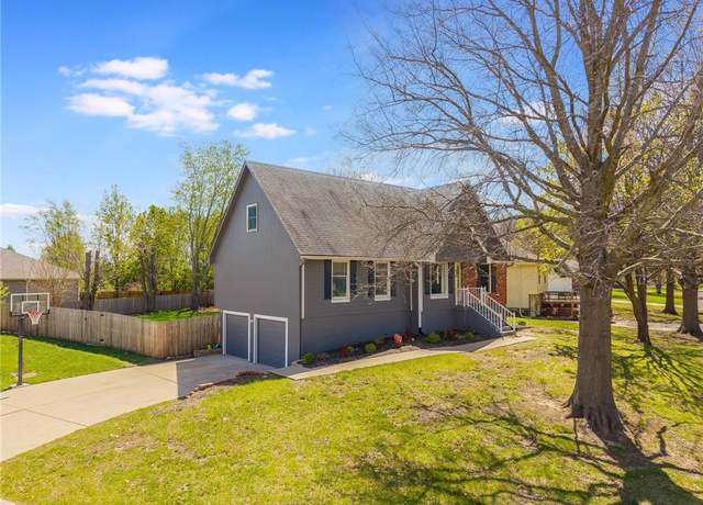 Property at 316 SE Williamsburg Dr, Blue Springs, MO 64014, 3 beds, 4 baths