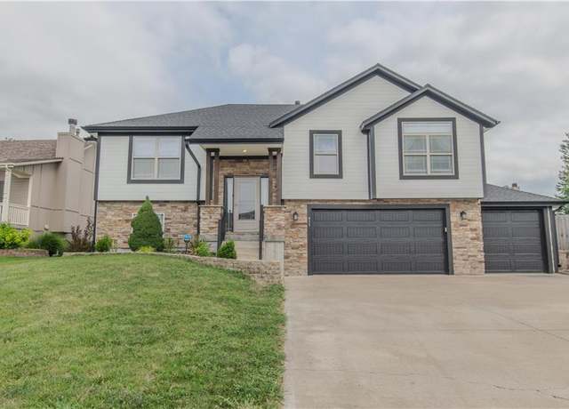 Property at 411 Eagle Glen Dr, Raymore, MO 64083, 4 beds, 3 baths