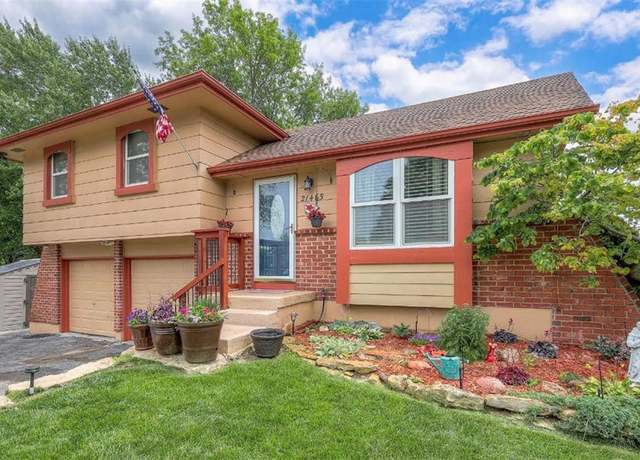 Property at 21465 W 180th St, Olathe, KS 66062, 3 beds, 2 baths