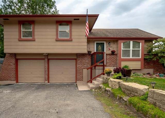 Property at 21465 W 180th St, Olathe, KS 66062, 3 beds, 2 baths