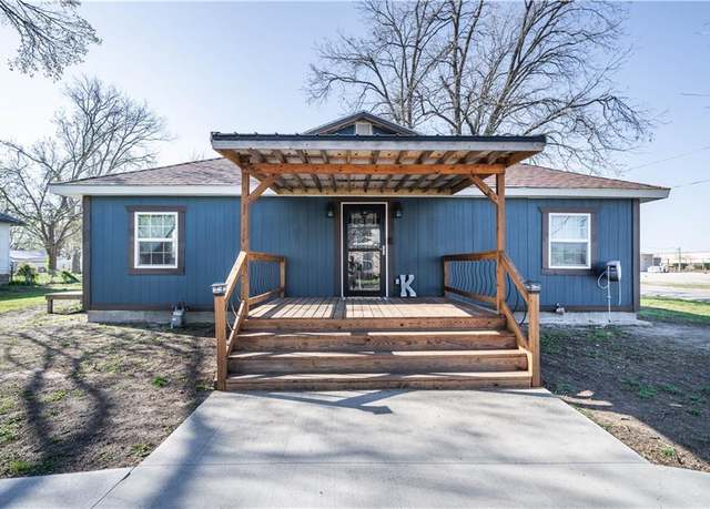 Property at 1021 Lincoln N/A, Neodesha, KS 66757, 3 beds, 2 baths
