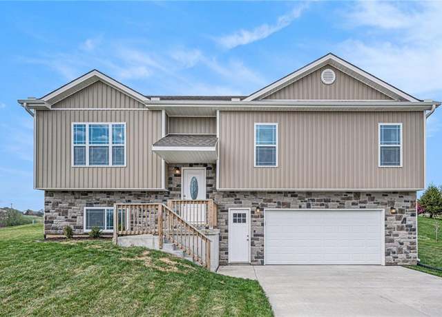 Property at 12620 Parkview Dr, Savannah, MO 64485, 3 beds, 2.5 baths