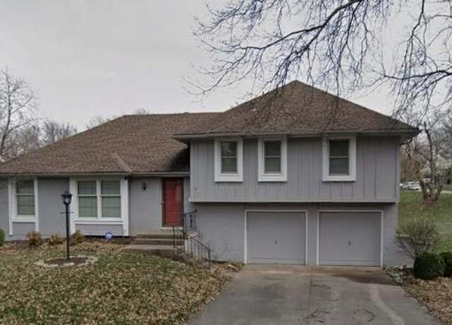 Property at 10449 Walnut Dr, Kansas City, MO 64114, 3 beds, 2 baths