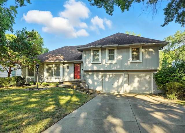 Property at 10449 Walnut Dr, Kansas City, MO 64114, 3 beds, 2 baths