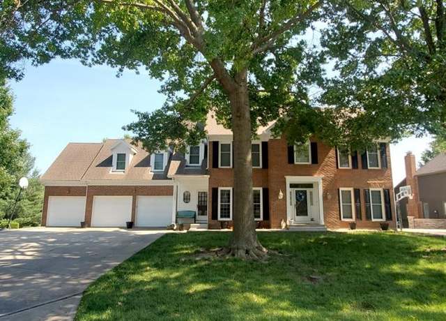 Property at 2905 SW 11th St, Lee's Summit, MO 64081, 4 beds, 4.5 baths