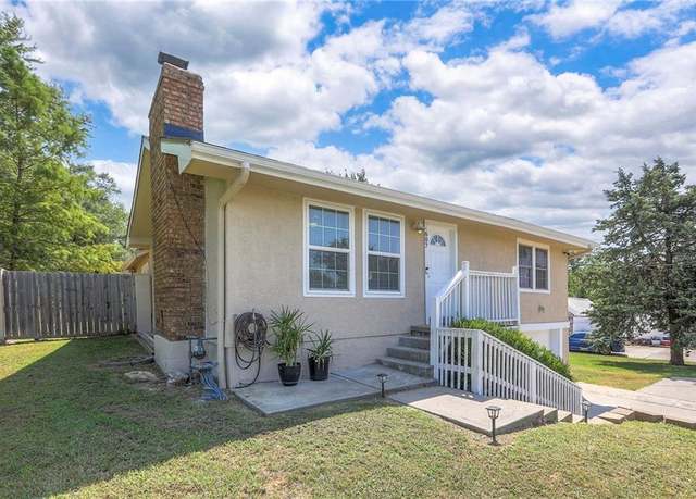 Property at 607 S Lacy Rd, Independence, MO 64050, 2 beds, 2 baths