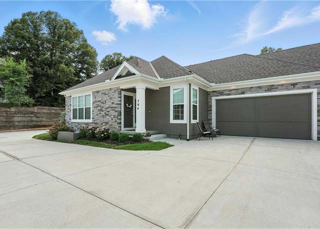 Property at 704 E 110th Ter, Kansas City, MO 64131, 3 beds, 3 baths
