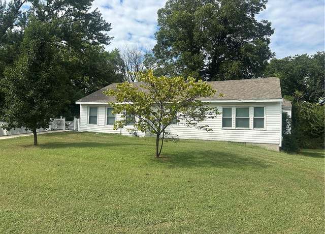Property at 329 E Atlantic St, Nevada, MO 64772, 3 beds, 2 baths