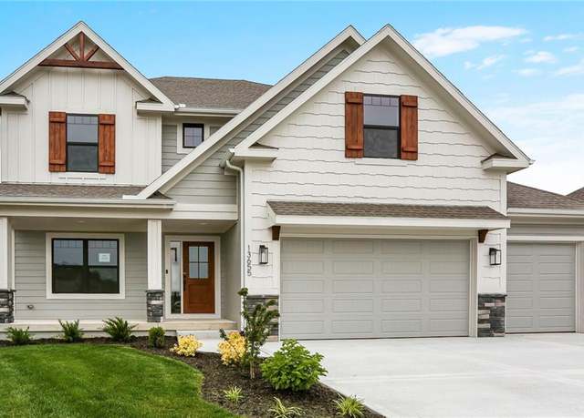 Property at 13655 NW 70th St, Parkville, MO 64152, 4 beds, 3.5 baths