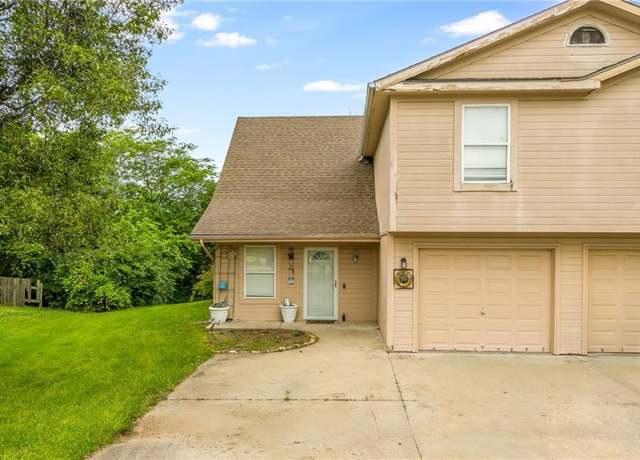 Property at 758 Spring Cir, Liberty, MO 64068, 3 beds, 2.5 baths