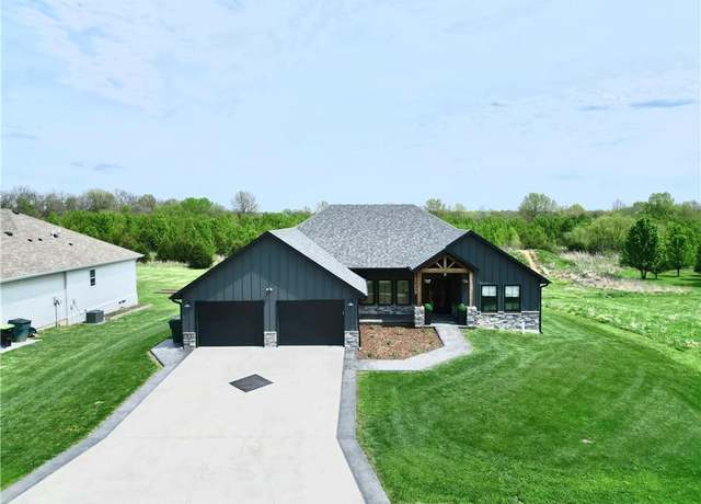 Property at 3540 Ashland Ln, Sedalia, MO 65301, 3 beds, 2 baths