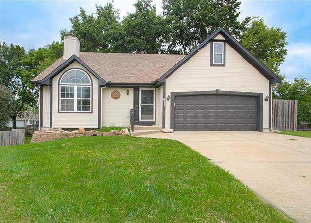 Property at 611 NE Field Creek Dr, Blue Springs, MO 64014, 4 beds, 2.5 baths