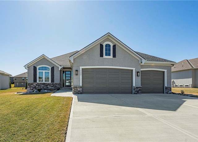 Property at 1132 SW Whispering Willow Way, Lee's Summit, MO 64064, 3 beds, 2 baths