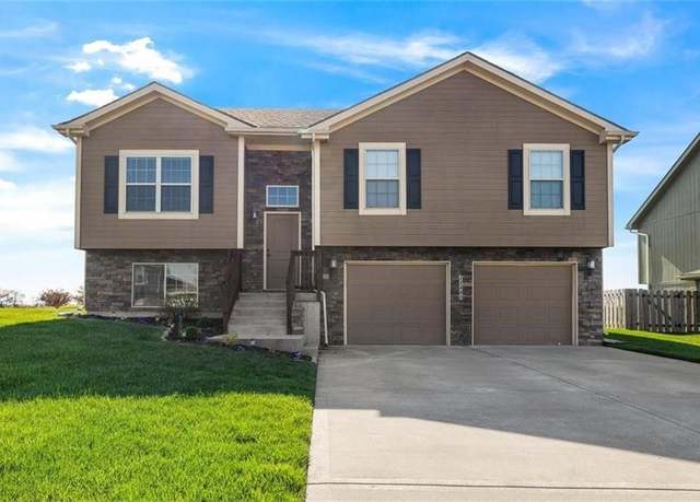 Property at 18410 Rock Creek Dr, Smithville, MO 64089, 4 beds, 3 baths
