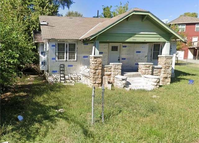 Property at 2222 Hickam Dr, Kansas City, KS 66104, 2 beds, 1 bath