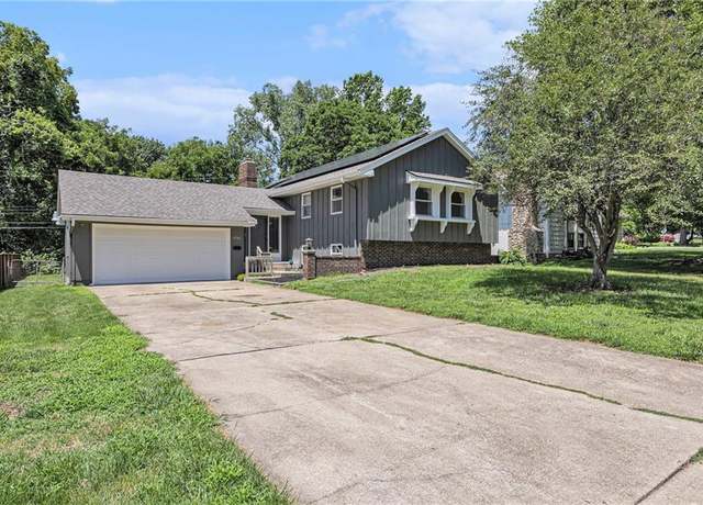 Property at 6704 Lakeshore Dr, Raytown, MO 64133, 4 beds, 3 baths