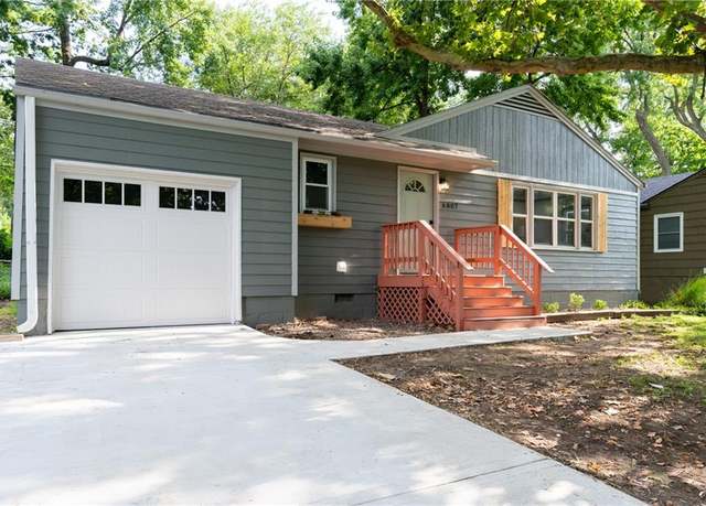 Property at 6807 W 77th St, Overland Park, KS 66204, 3 beds, 1.5 baths