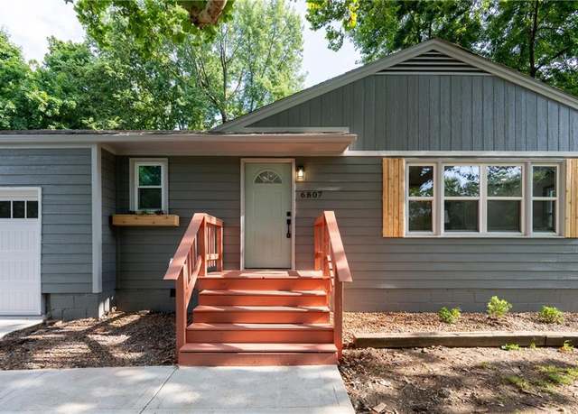 Property at 6807 W 77th St, Overland Park, KS 66204, 3 beds, 1.5 baths