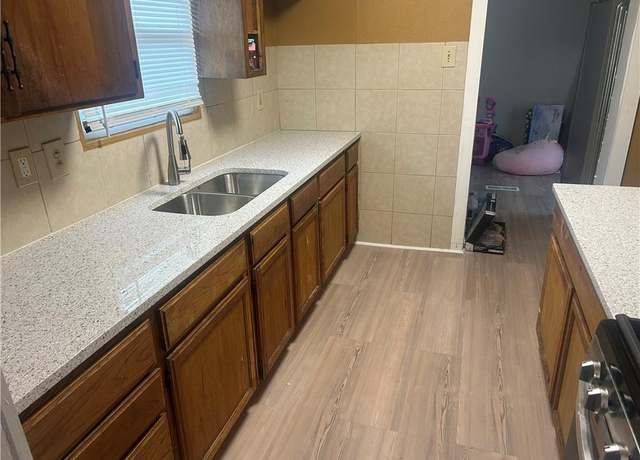 Property at 4430 Montgall Ave, Kansas City, MO 64130, 2 beds, 1 bath