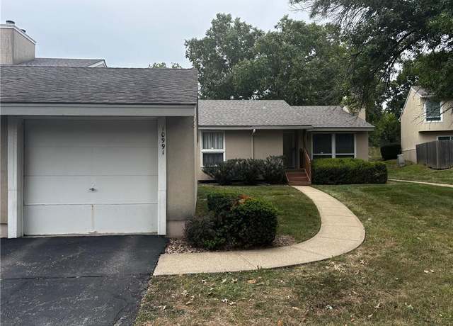 Property at 10991 Rosehill Rd, Overland Park, KS 66210, 3 beds, 2 baths