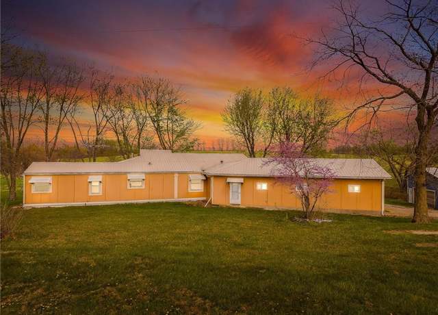 Property at 20 SE E Hwy, Trenton, MO 64683, 3 beds, 2 baths
