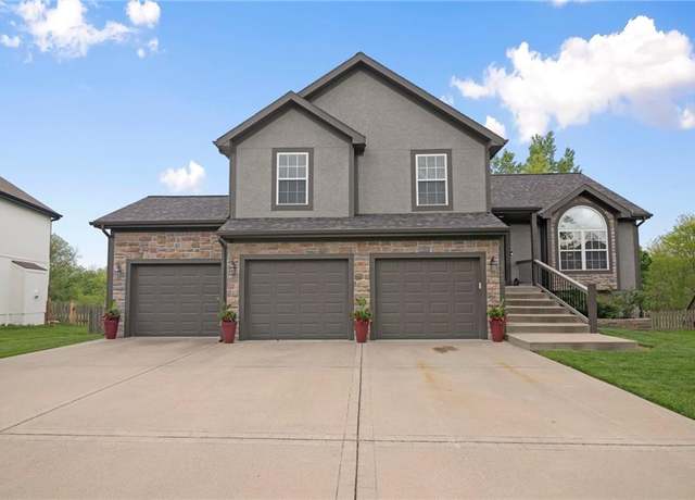 Property at 10747 N Laurel Ave N, Kansas City, MO 64157, 4 beds, 3.5 baths