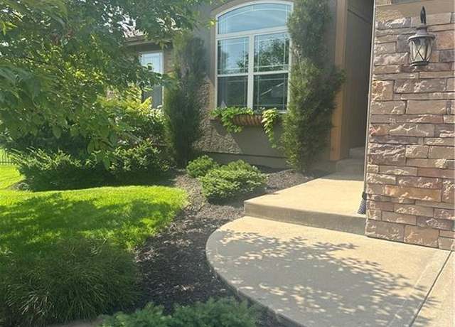 Property at 5034 Woodstock Ct, Shawnee, KS 66218, 4 beds, 3 baths