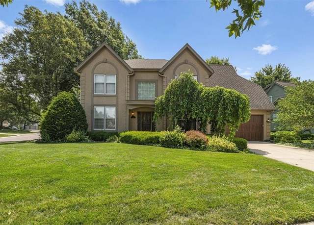 Property at 7839 W 139th St, Overland Park, KS 66223, 4 beds, 3.5 baths