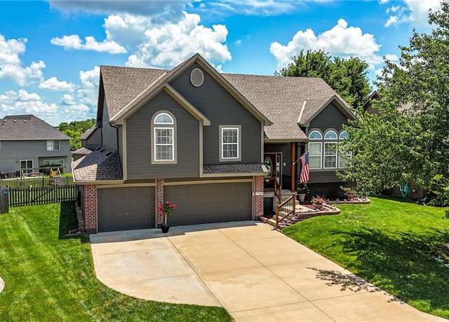 Property at 2353 SW Switchback Ct, Lee's Summit, MO 64082, 4 beds, 3 baths