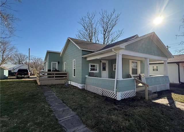 Property at 413 W 1st St, Cameron, MO 64429, 2 beds, 1 bath