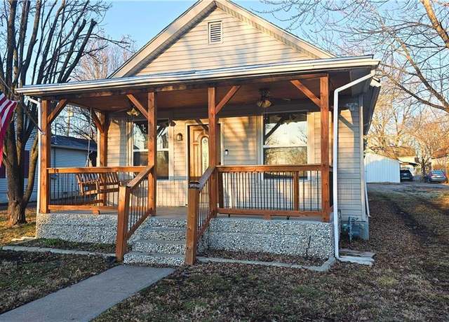 Property at 750 S Holbrook St, Fort Scott, KS 66701, 3 beds, 1 bath