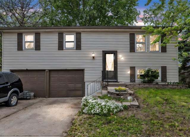Property at 514 S Oak St, Gardner, KS 66030, 4 beds, 1.5 baths