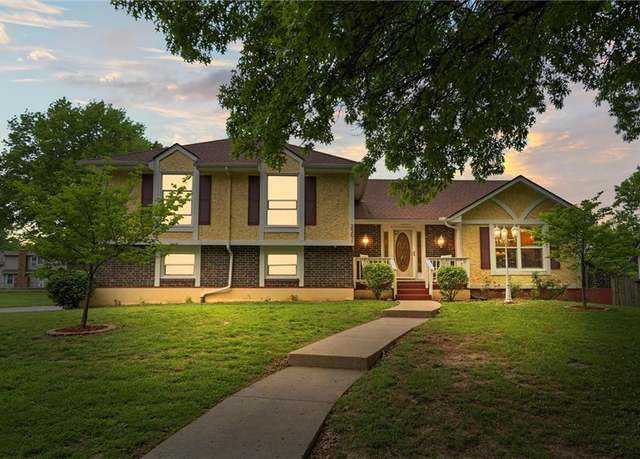 Property at 2301 SW Still Meadows Ln, Blue Springs, MO 64015, 3 beds, 2.5 baths