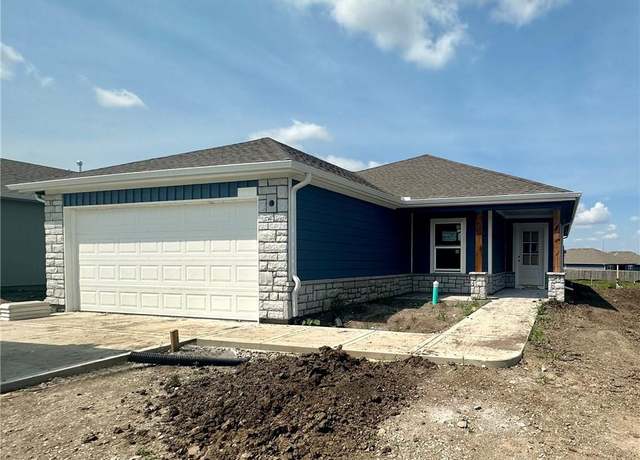 Property at 598 W Fountain St, Gardner, KS 66030, 3 beds, 2 baths