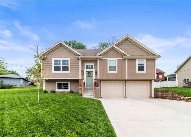 Property at 1912 N Grove Dr, Independence, MO 64058, 3 beds, 2 baths