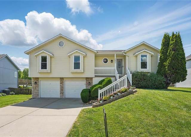 Property at 10912 N Farley Ave, Kansas City, MO 64157, 3 beds, 3 baths