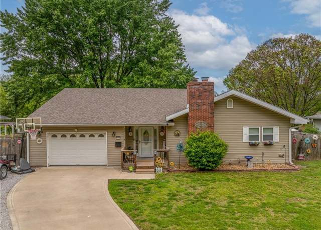 Property at 2510 Stephenson Ave, Sedalia, MO 65301, 4 beds, 3.5 baths