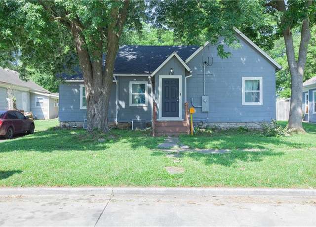 Property at 716 10th St, Osawatomie, KS 66064, 2 beds, 1 bath