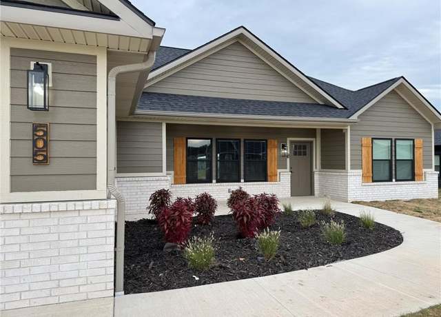 Property at 505 N Edgewood Dr, Coffeyville, KS 67337, 3 beds, 2 baths