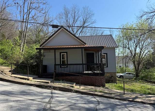 Property at 107 E Kansas St, Excelsior Springs, MO 64024, 2 beds, 1 bath