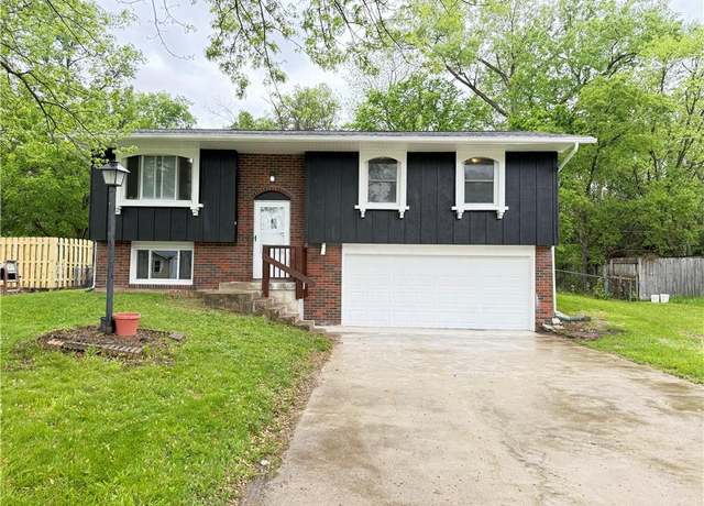 Property at 930 N 84th Dr, Kansas City, KS 66112, 4 beds, 2 baths