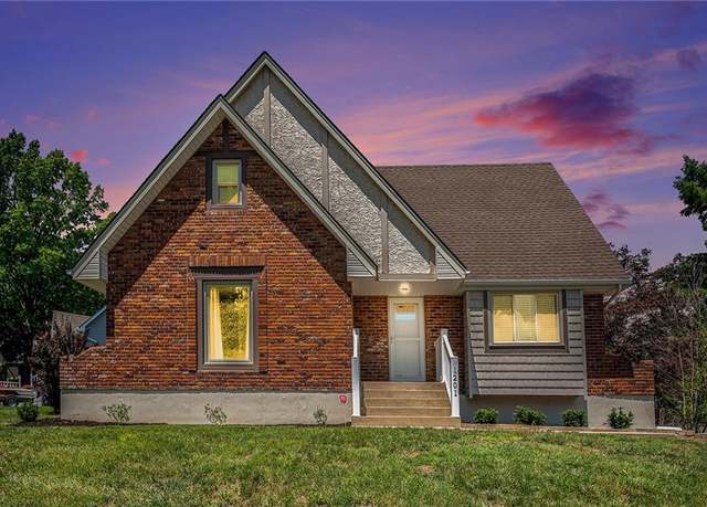 Property at 1201 NW Burr Oak Ct, Blue Springs, MO 64015, 3 beds, 2.5 baths