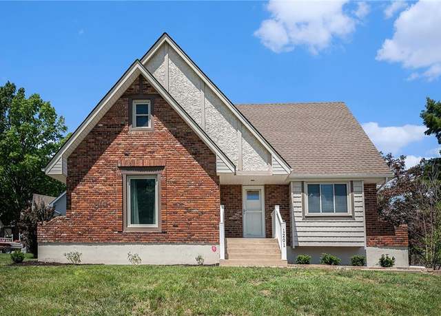 Property at 1201 NW Burr Oak Ct, Blue Springs, MO 64015, 3 beds, 2.5 baths