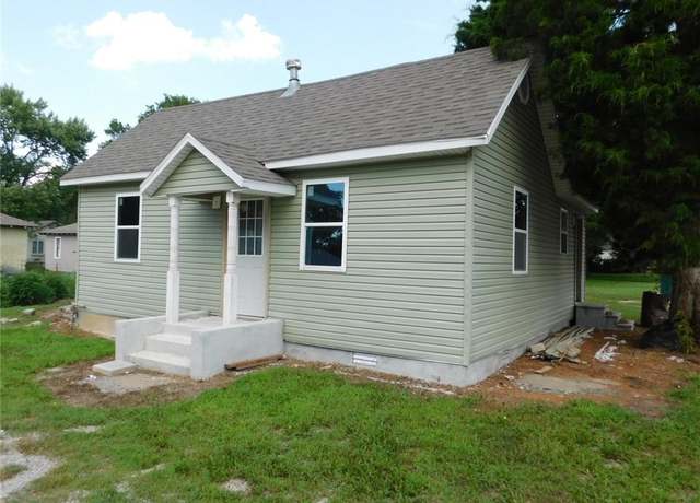 Property at 307 S Georgia St, Pittsburg, KS 66762, 3 beds, 1 bath