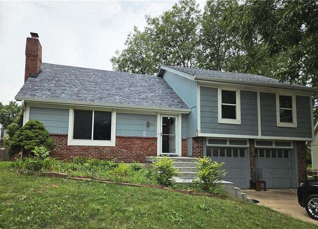 Property at 2311 W Sage Cir, Olathe, KS 66061, 3 beds, 3 baths