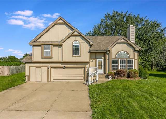 Property at 12317 Crystal Ave, Grandview, MO 64030, 4 beds, 3 baths