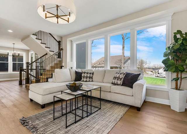 Property at 12565 S Meadow View St, Olathe, KS 66061, 5 beds, 3.5 baths