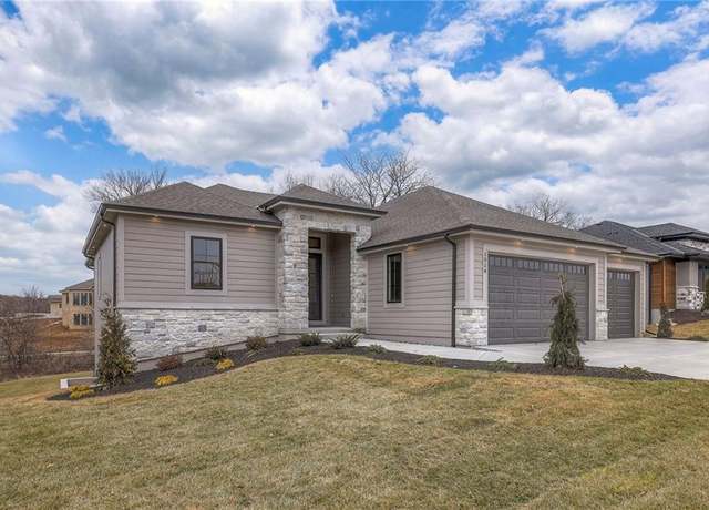 Property at 1014 Wilds Pkwy, Greenwood, MO 64034, 5 beds, 4 baths