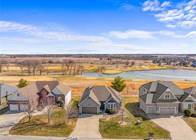 Property at 4725 Augusta Dr, Basehor, KS 66007, 3 beds, 3 baths