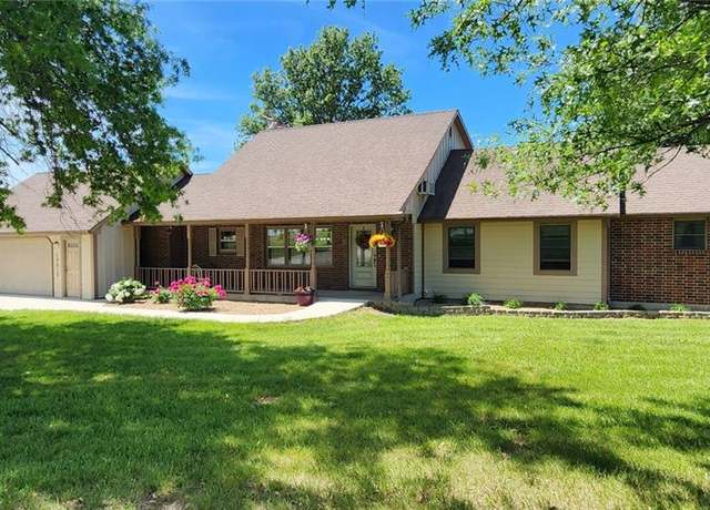 Property at 19819 Mclouth Rd, Tonganoxie, KS 66086, 4 beds, 3.5 baths